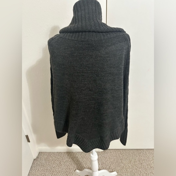 Francesca’s dark gray dolman sleeve cowl neck poncho NEW with TAGS size s/m - Picture 2 of 4